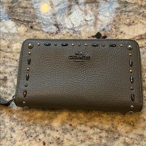 COACH
Medium Zip Around Wallet with Prairie Rivets